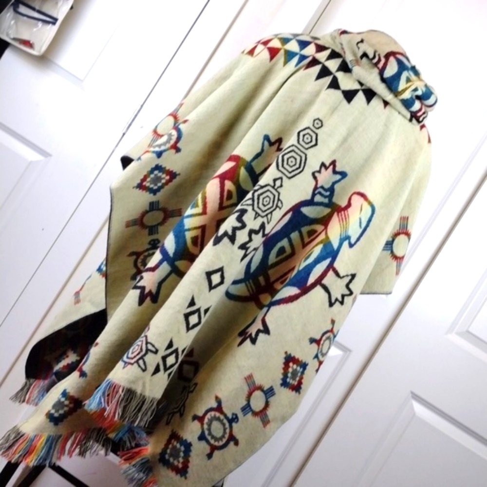 Hooded Peruvian Poncho with Aztec Inca turtle Designs. Turtle. hooded.. Aztec - Picture 11 of 15